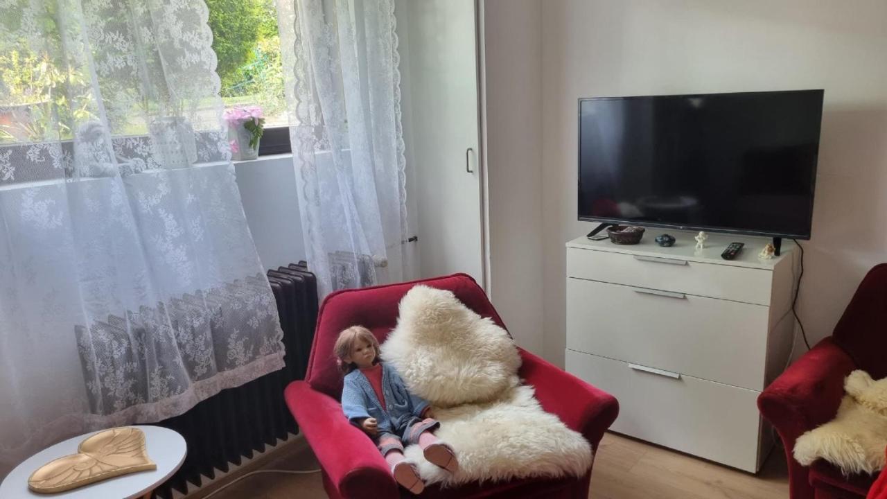 אולם Ferienzimmer Bei Thomas - Gemuetliches Schlaf- Und Wohnzimmer Mit Modernem Bad מראה חיצוני תמונה