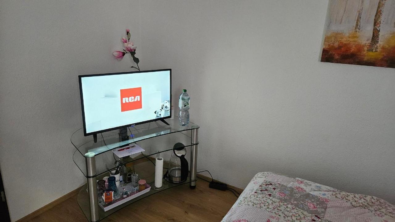אולם Ferienzimmer Bei Thomas - Gemuetliches Schlaf- Und Wohnzimmer Mit Modernem Bad מראה חיצוני תמונה